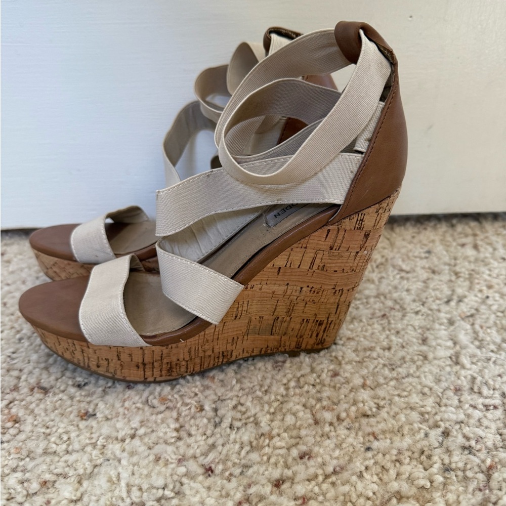 Stylish Steve Madden Beige Strappy Wedge Sandals Size 8